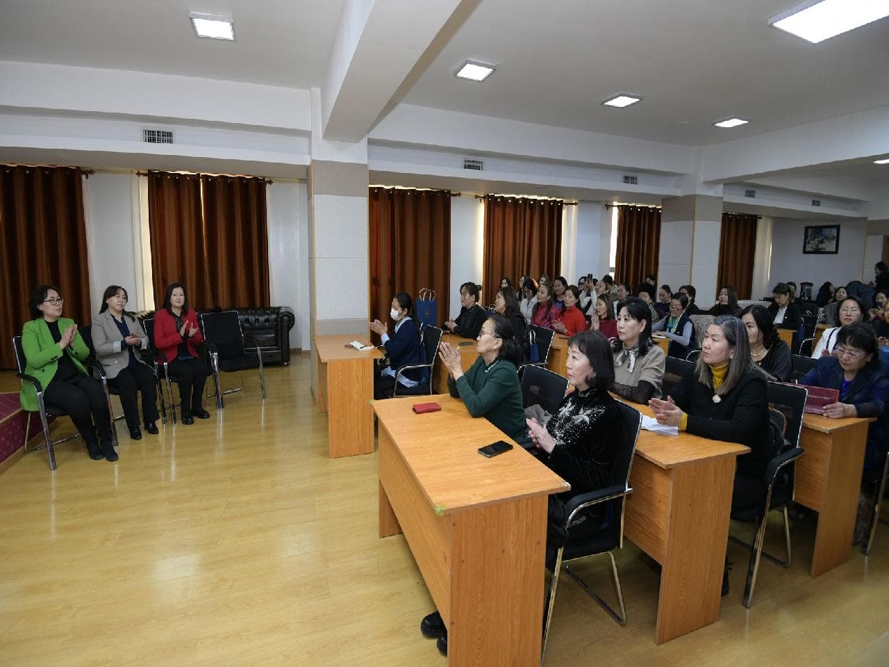 НИТХ-ын дэргэдэх Эмэгтэйчүүдийн зөвлөл Баянгол дүүрэгт ажиллалаа